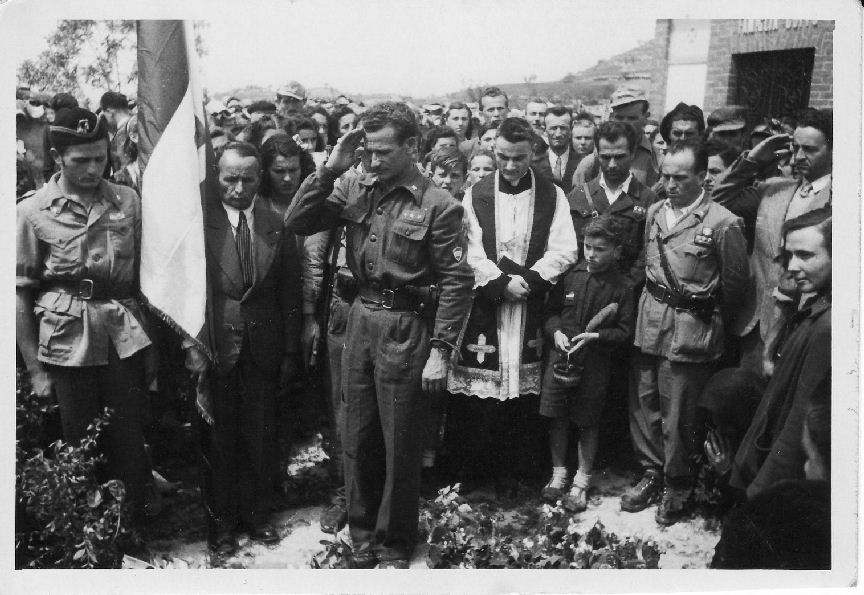 foto 1945 cimitero Mombello